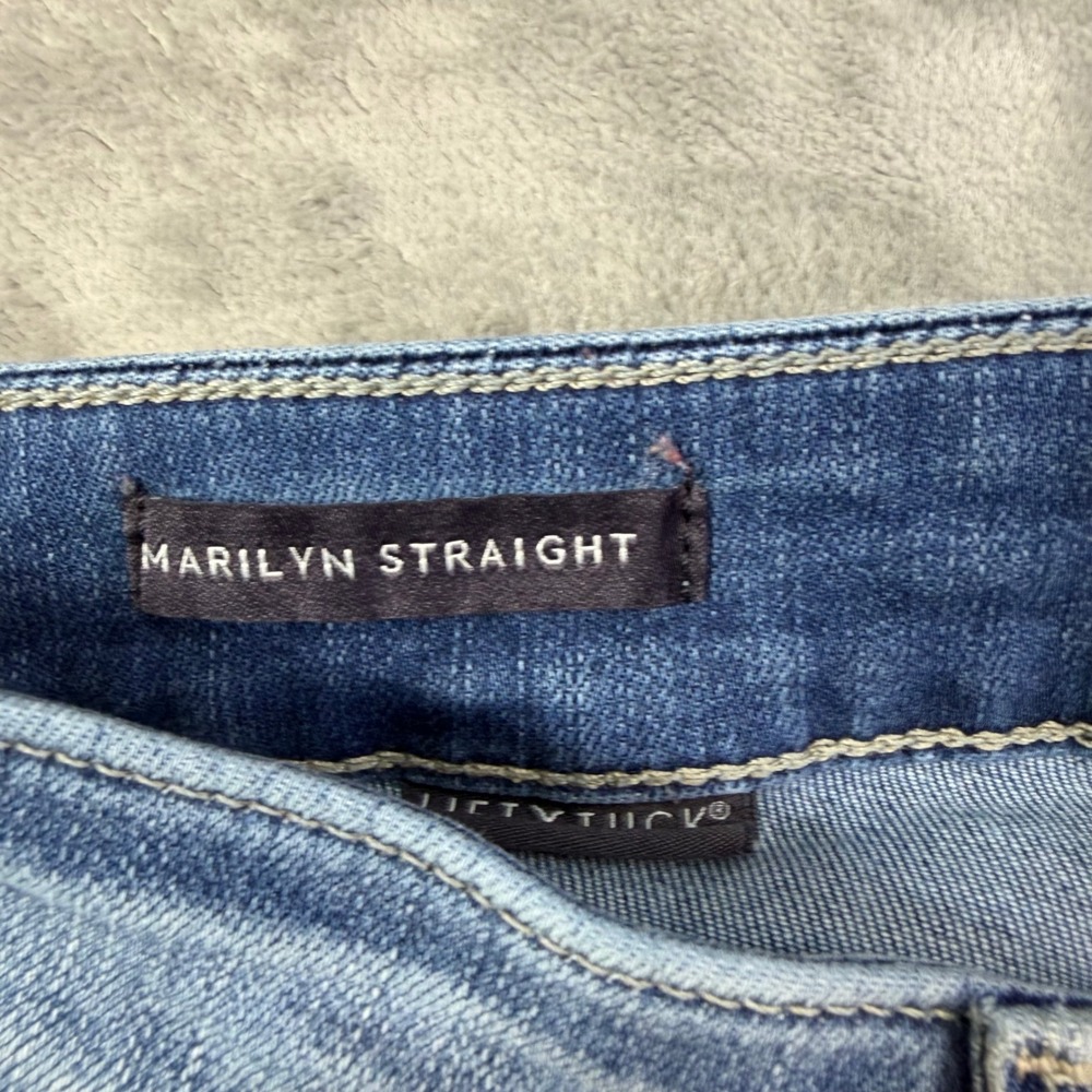 NYDJ Marilyn Straight Leg Jeans Women's Size 4P Light Wash Blue Denim Lift Tuck - Picture 4 of 7